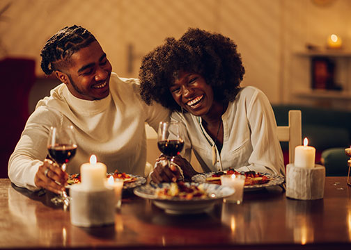 https://www.virginexperiencegifts.com/blog/wp-content/uploads/2024/01/couple-enjoying-a-romantic-dinner.jpg